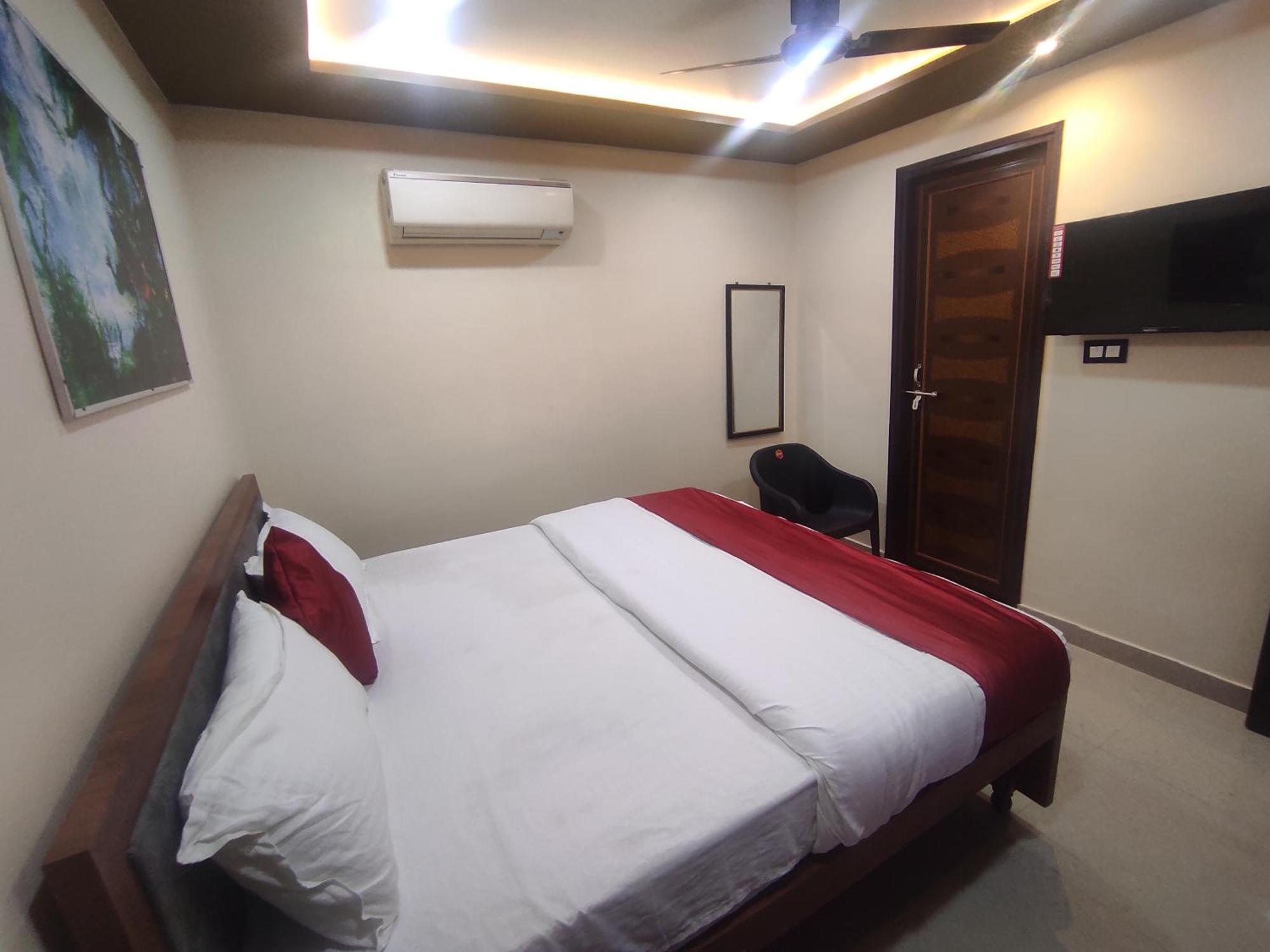 Royal Paradise Guest house *