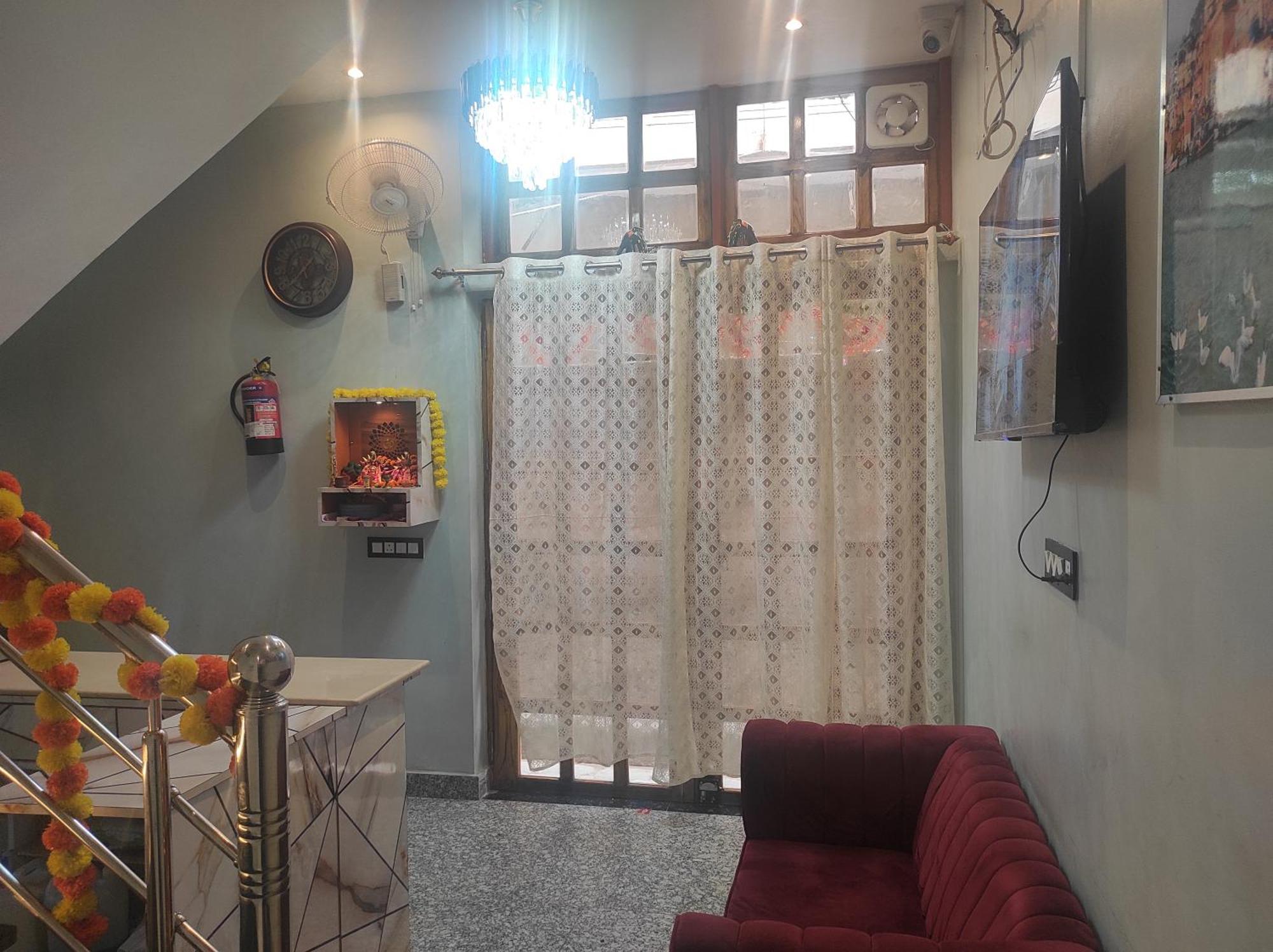 Guest house Royal Paradise *